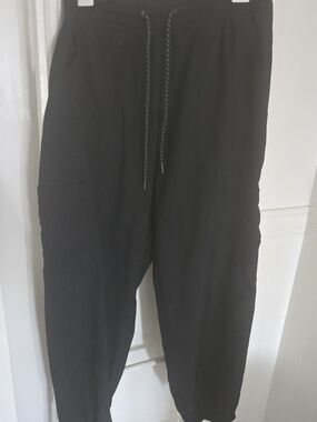 Old Navy High Waisted Women's Black Elastic Jogger Cargo Pants